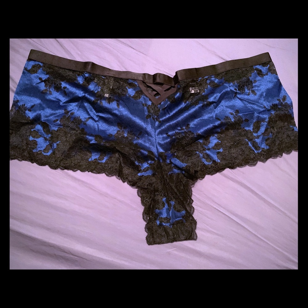 Torrid blue and black lace cheeky size 3 NWT